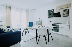 Căn hộ, 1 phòng ngủ, ban công | Khu phòng khách