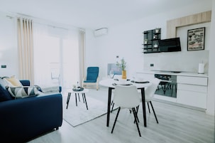 Panoramic Apartment, 2 Bedrooms, Balcony, City View | Living area