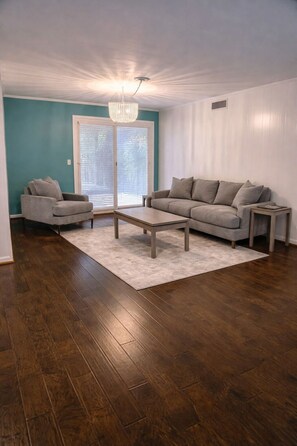 Living area - 11 bedrooms! The Perfect World Cup Stay for Large Groups! (Dallas)