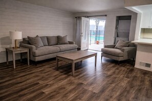 A living room with a sofa, a chair, a coffee table, and a lamp. - 11 bedrooms! The Perfect World Cup Stay for Large Groups! (Dallas)