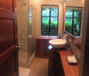 Comfort-Haus, Gartenblick | Badezimmer
