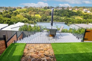 Outdoor dining - Palm Villas - Relaxing 1 Bed Stay Near Kiama Coast (Kiama)