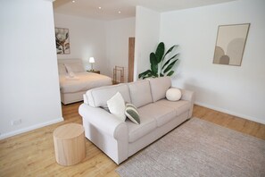 Apartment | Living room - Palm Villas - Relaxing 1 Bed Stay Near Kiama Coast (Kiama)