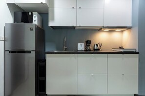 Private kitchen - 2 Min to Beach 1BR w/Pool, Sauna &Viewpoint C100 (Tambon Rawai)