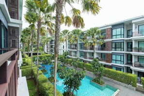 Property grounds - 2 Min to Beach 1BR w/Pool, Sauna &Viewpoint C100 (Tambon Rawai)