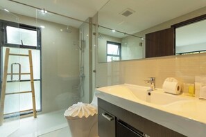 Hair dryer, bidet, towels, soap - 2 Min to Beach 1BR w/Pool, Sauna &Viewpoint C100 (Tambon Rawai)