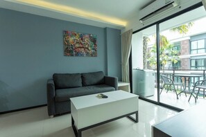 Living area - 2 Min to Beach 1BR w/Pool, Sauna &Viewpoint C100 (Tambon Rawai)