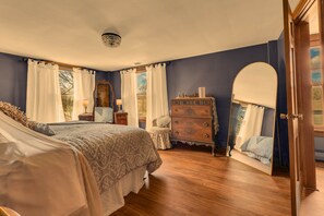 4 habitaciones, tabla de planchar con plancha, wifi y ropa de cama 