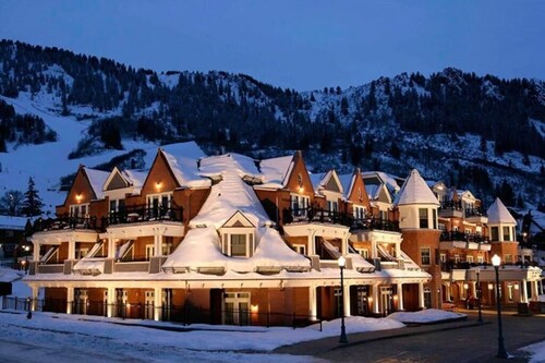Aspen Mountain Residences - Ski-in/Ski-Out - 1BR Luxury - Mar 20-27, 2027