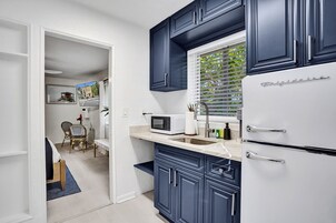 Deluxe Studio Suite | Private kitchen