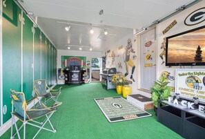 Games room - Under the Lights of Lambeau II • Walk to Lambeau • Home (Green Bay)