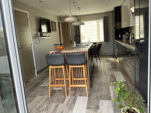 Take a Break. Cozy Double Room. Very modern home. Full use of Bathroom,Kitchen