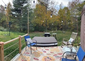 Terrace/patio - Cozy Moonship Yurt in the woods (West Rutland)