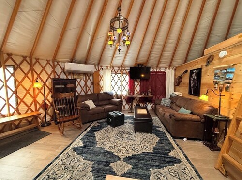 Cozy Moonship Yurt in the woods
