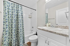 Bathroom - 11th Ave unit B (Columbus)