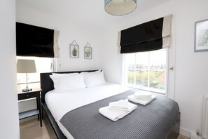Iron/ironing board, free WiFi, bed sheets - Dreamy Riverside Island Apartment - Central Oxford - Pass the Keys (Oxford)