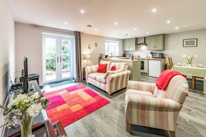 TV - Cosy countryside lodge in quiet surroundings - Pass the Keys (Shrewsbury)