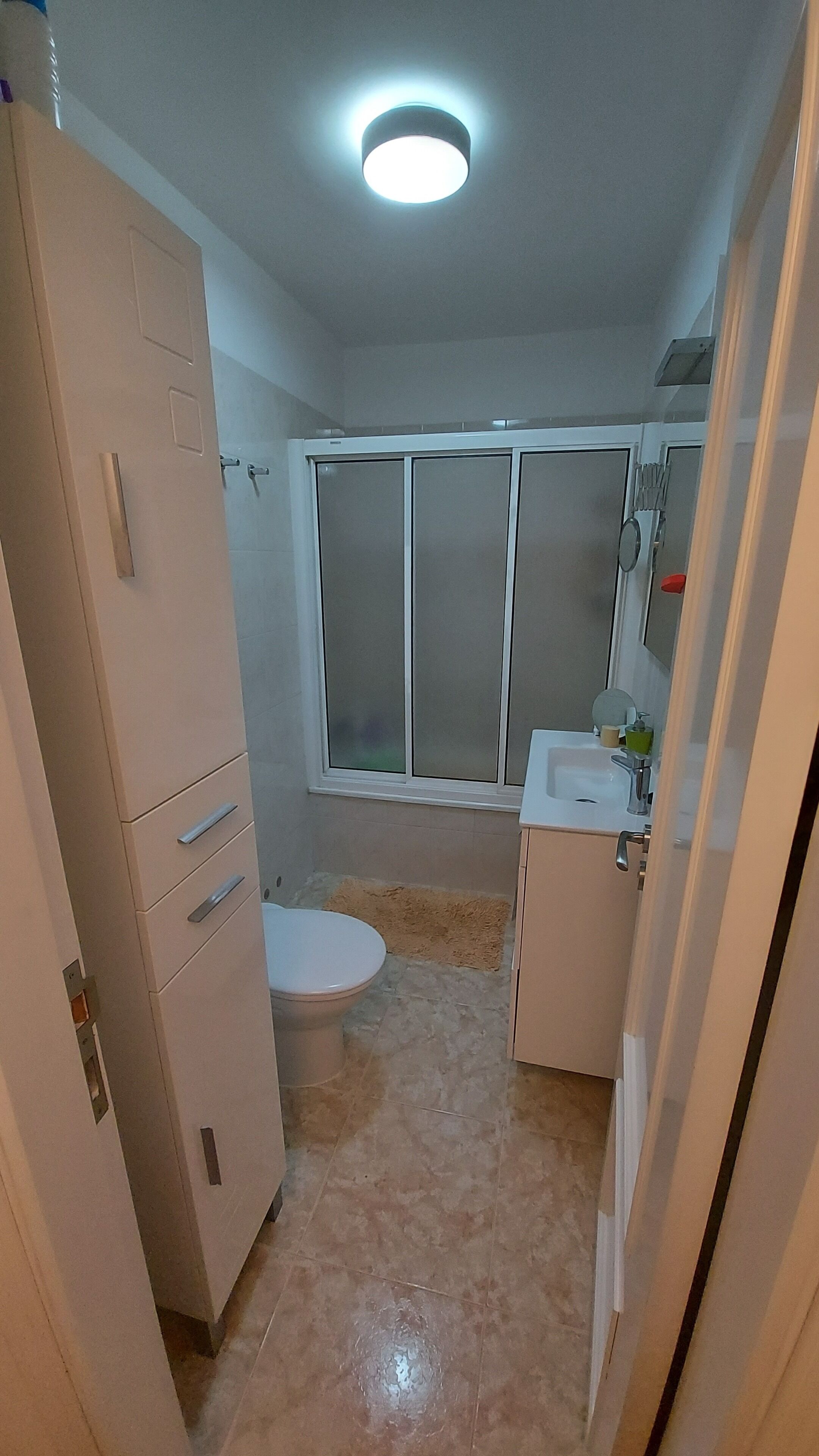 Dusche, Handtücher, Toilettenpapier