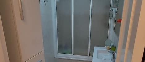 Bruser, håndklæder, Toiletpapir