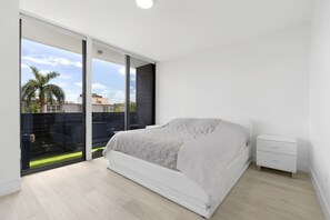 Room - Modern Miami Oasis Private Rooftop Pool and Lounge (Bay Harbor Islands)