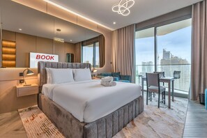 House - Free Housekeeping Visits During Your Stay - Stayshort - Scenic Studio in Business Bay Sleeps 2 With Burj Views (Dubai)
