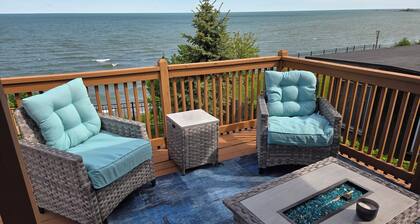 Majestic lake front home w/Private Beach in Ashtabula-Min from GOTL