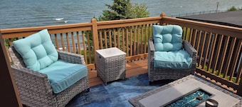Majestic lake front home w/Private Beach in Ashtabula-Min from GOTL