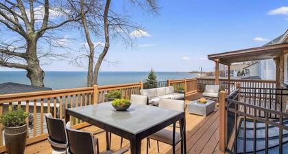 Majestic lake front home w/Private Beach in Ashtabula-Min from GOTL