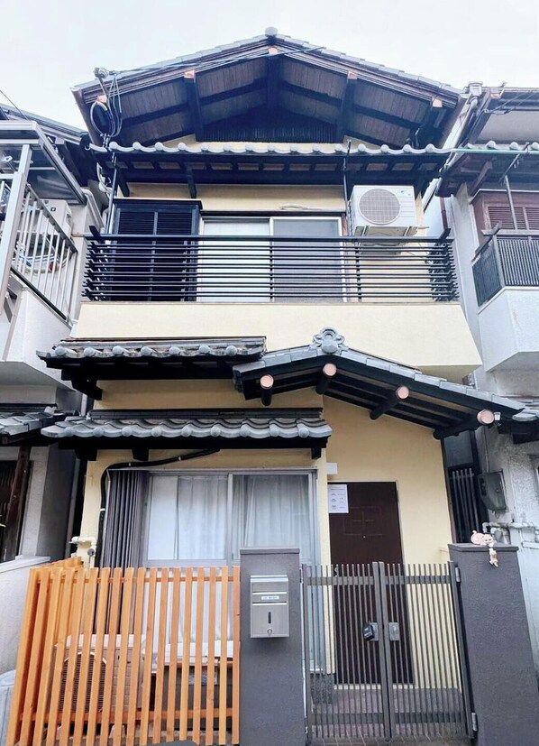 Exterior detail - 4 minutes walk from Tenga Chaya Station|close to Ranba Shinsei Bridge|straight to Umeda Kanzai Airport|2 rooms|Small building with 52 square meters of floor space|Friends Inn 101 (Osaka)