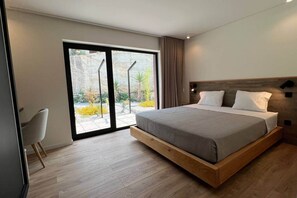 In-room safe, desk, iron/ironing board, free WiFi