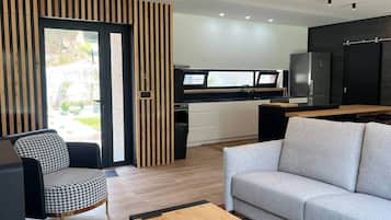 Smart TV, fireplace