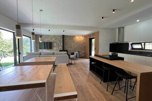Interior - Modern Stone Villa: Geres views & Private Pool (Vieira do Minho)