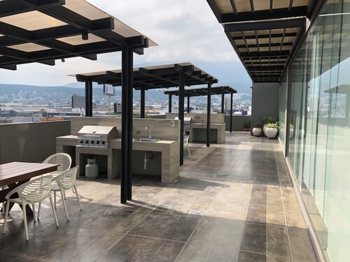 Lovely new 2bedroom apartment. Modern, equipped.