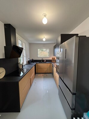 Private kitchen - LA FORET D'ARC : Burgundy villa with swimming pool & private forest - 10 min Dijon (Arc-sur-Tille)