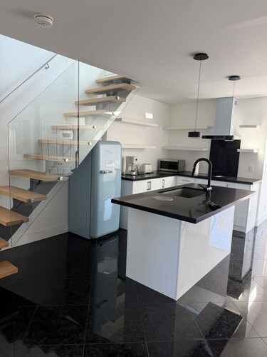 A bright renovated 1-bedroom apartment near High Park  Toronto