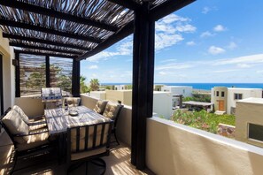 Outdoor dining - Casa de Leon (5 min from The Marina) (Cabo San Lucas)