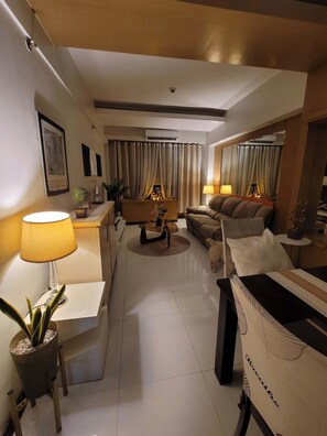 Smart TV - Classy condo unit a few steps to Eastwood Mall (Metro Manila, Quezon City)