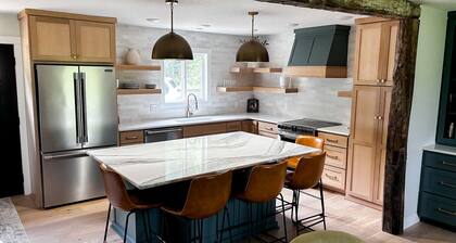 Cozy 2-bedroom cottage in charming Maiden Rock. Sleeps up to 8 guests.