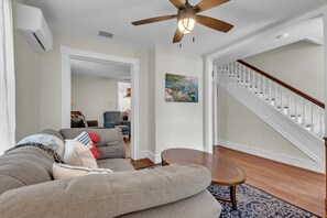 Smart TV, books - Cozy River House in the Historic District of Cambridge, MD (Cambridge)