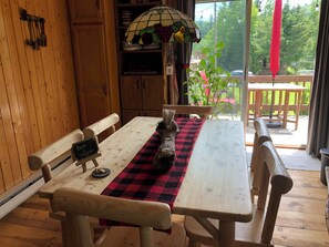 Dining - Chalet Du Nord (Saint-Adolphe-d'Howard)