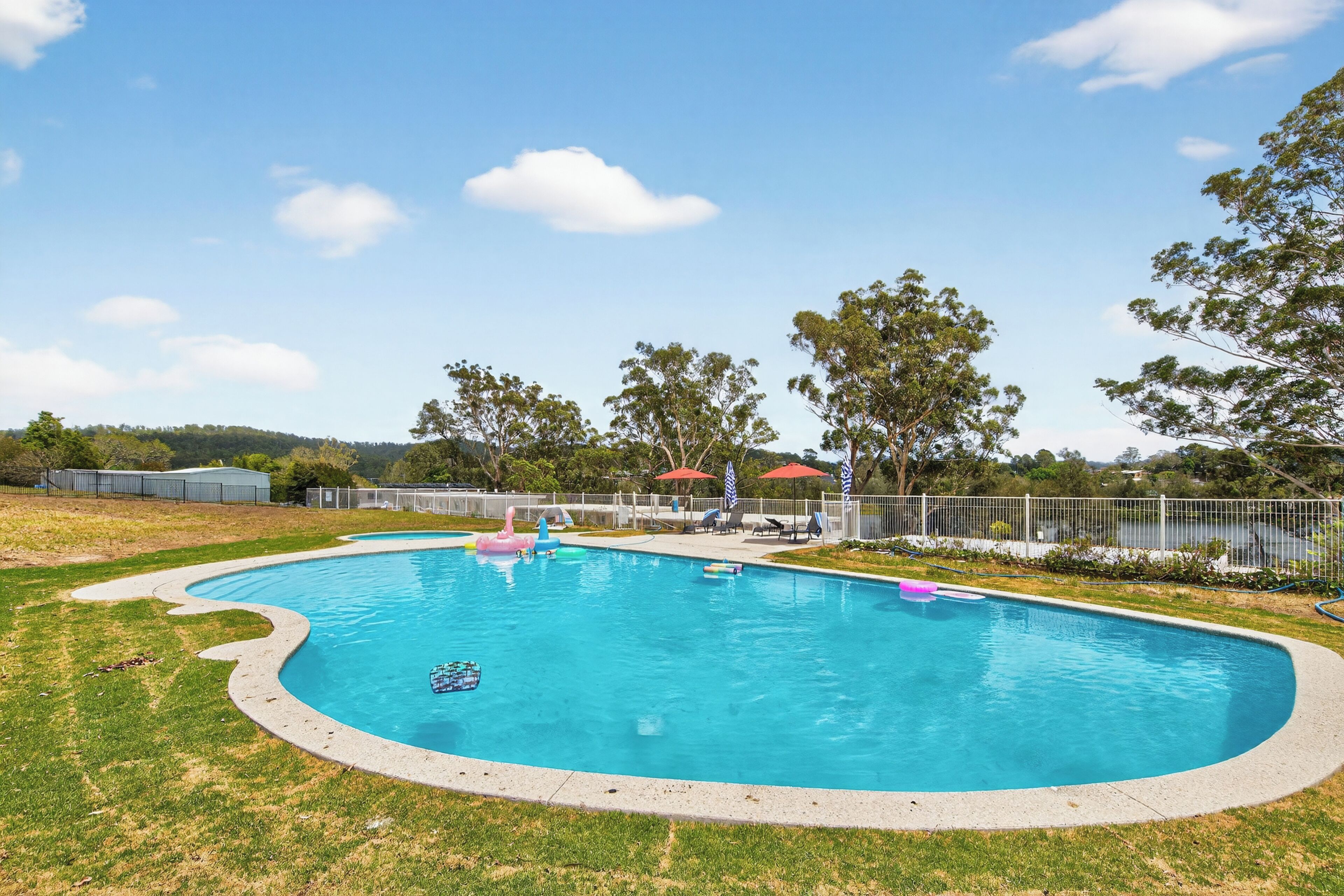 สระว่ายน้ำ