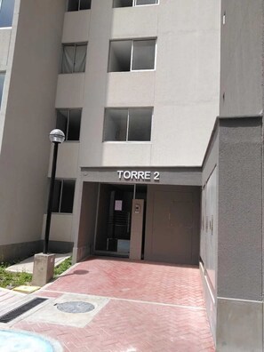 Exterior detail - Beautiful brand new apartment, located in the Lomas de la Alameda residential area. (Arequipa)