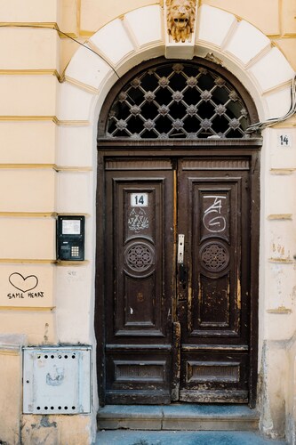 Bright, cozy and stylish - your ideal Brașov stay just steps from Old Town