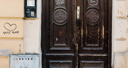 Bright, cozy and stylish - your ideal Brașov stay just steps from Old Town