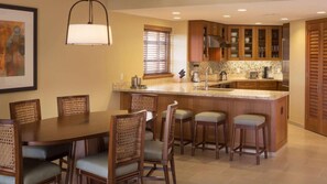 Dining - Lower-Floor Ocean View 2BR at Hyatt Kaʻanapali – Lanai & Beachfront Living (Lahaina)