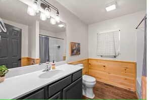 Toallas, jabón, papel de baño 