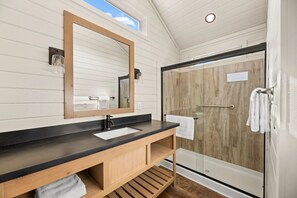 Bathroom - Luxury King Cabin Suite (Virgin)