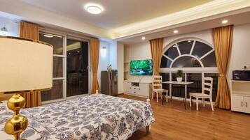 Junior Suite, Balcony, City View