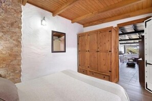 Room - Apartment in Mocanal: Sea Views, Terrace & BBQ (Mocanal)