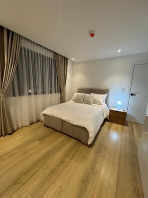 3 bedrooms, iron/ironing board, free WiFi, bed sheets - Luxury Suite with Skyline Views in Exclusive District (Cuenca)